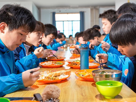 陈仓学生用餐