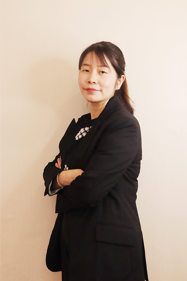 陈仓吕瑶 本科学历,毕业于陕西师范大学