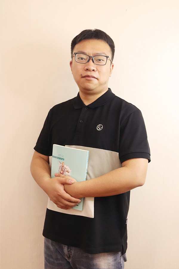 陈仓杨斌 本科学历，毕业于西安航空学院