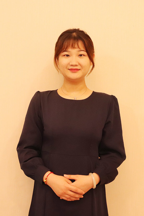 陈仓文哲 本科学历，优秀班主任