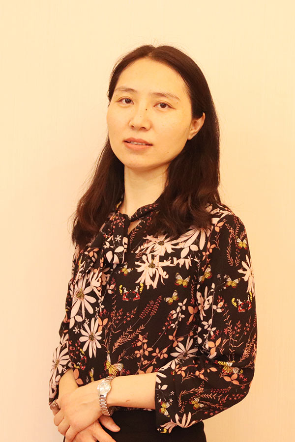 陈仓王晓娜 研究生学历,毕业于华南师范大学